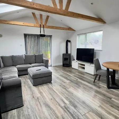 Cozy 2-bedroom Cottage-style Daire