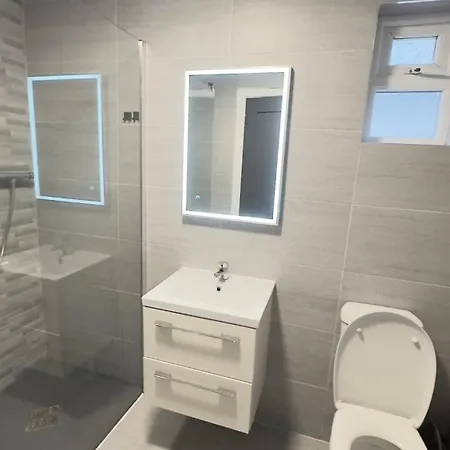 Daire Cozy 2-bedroom Cottage-style