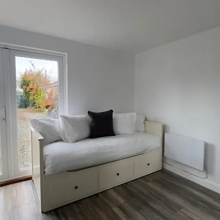 Daire Cozy 2-bedroom Cottage-style Dublin