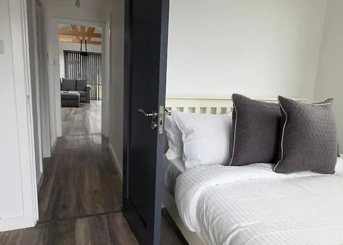 Cozy 2-bedroom Cottage-style