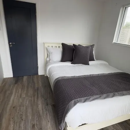 Cozy 2-bedroom Cottage-style Apartman